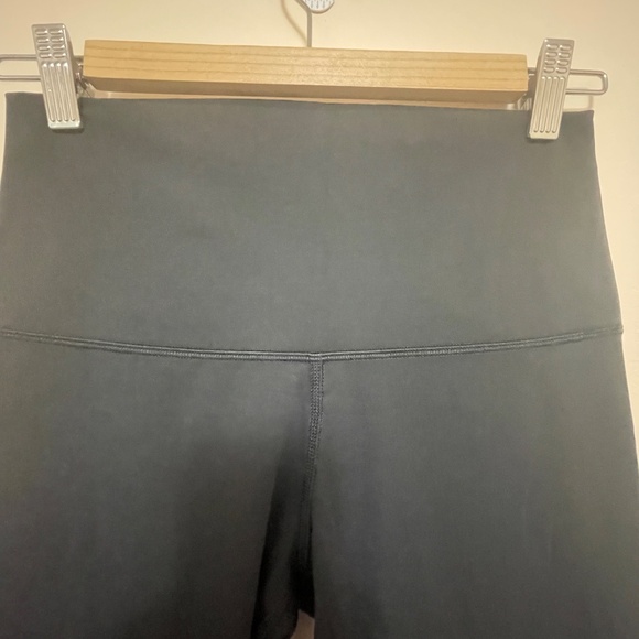 Lululemon High-rise yoga crops - Picture 3 of 4